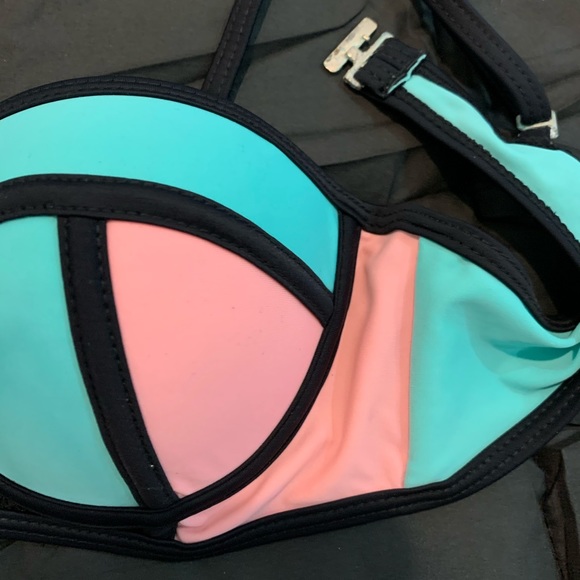 Bikini - Picture 3 of 3